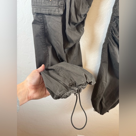 Abercrombie and Fitch Women’s cargo pants size Small - Picture 11 of 11
